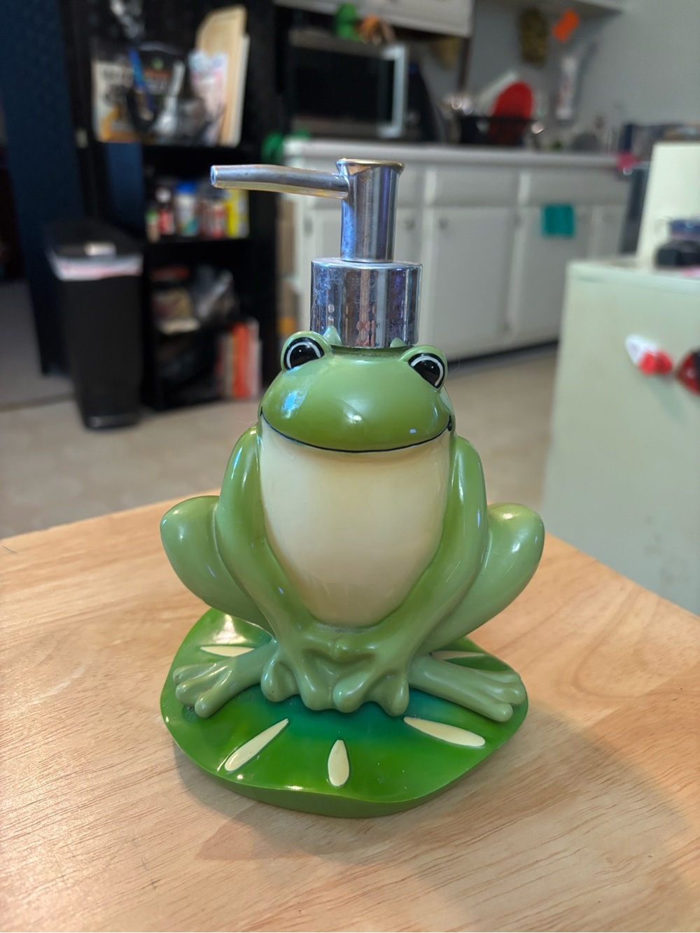 Green Ceramic Frog Soap Dispenser - Decorative Bathroom Accessory